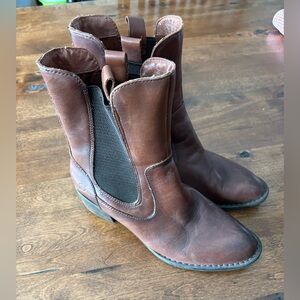 Born women’s 11M Brown Leather Boots